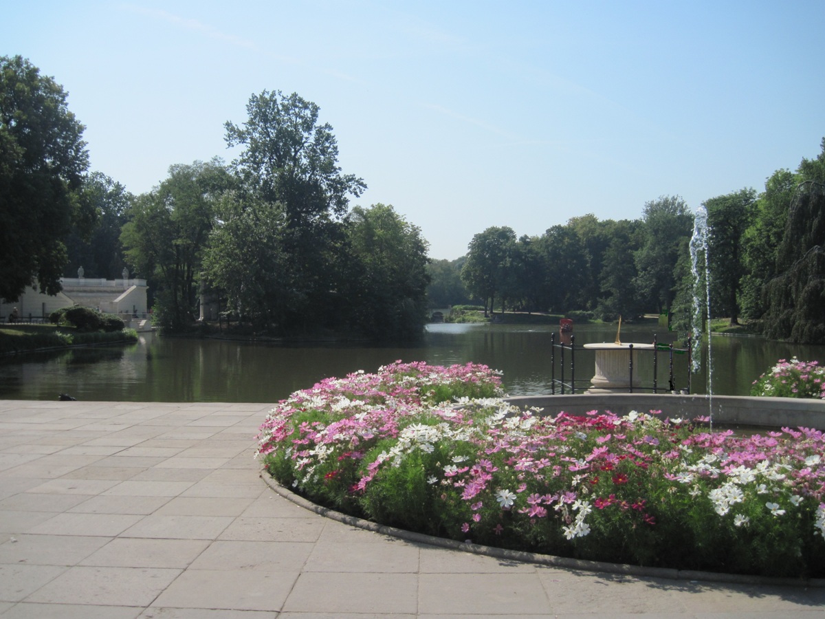 41-Varsavia-Ancora un angolo del parco con una fontana